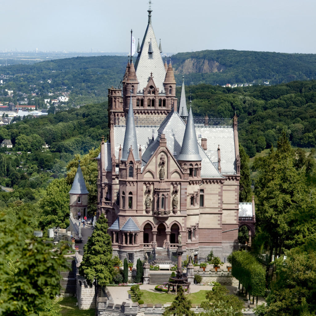 DinoXperience und Schloss Drachenburg
